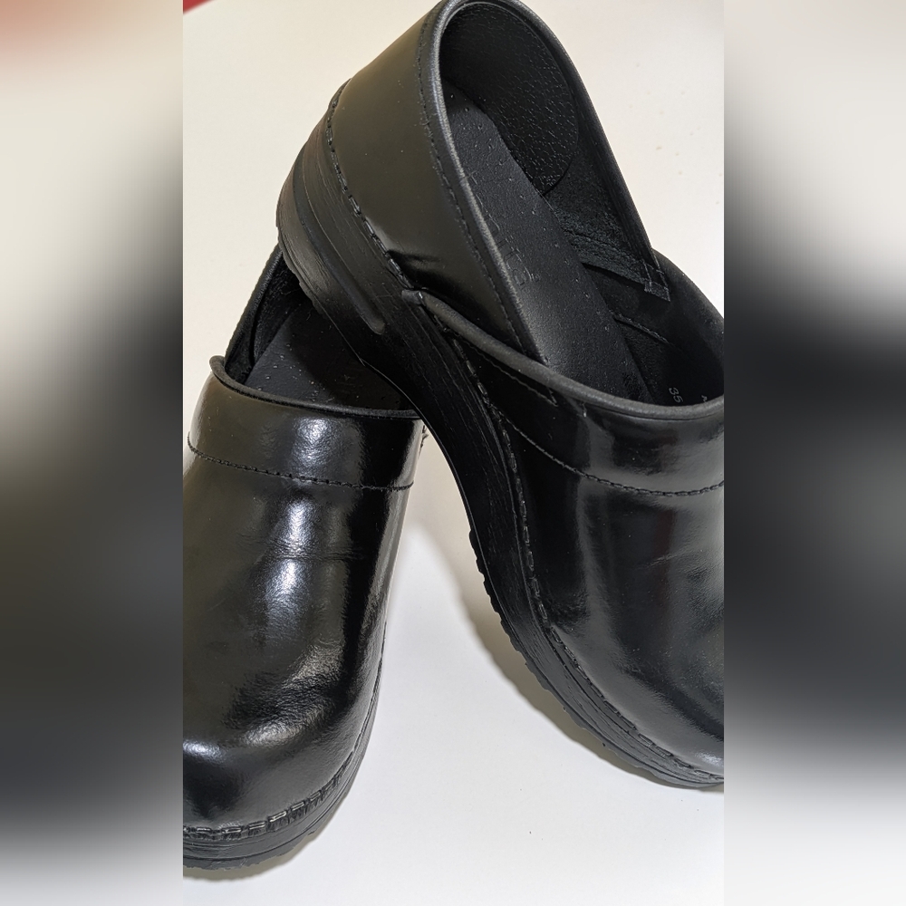 Sanita Danish Black Patent Clogs Size 35 - Picture 2 of 9